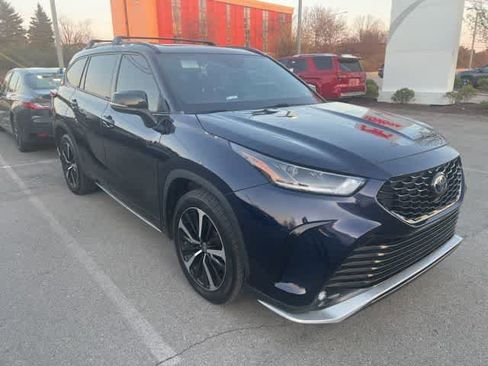 Used 2022 Toyota Highlander XSE image 2