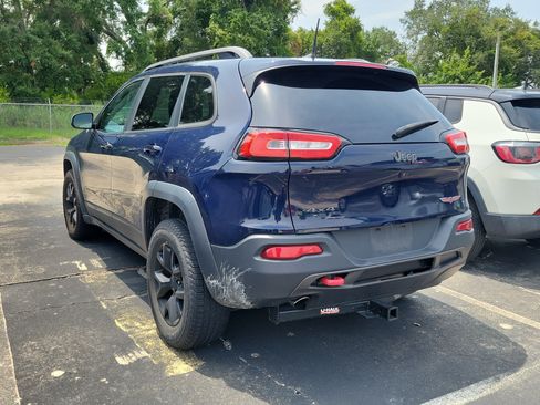 Used 2016 Jeep Cherokee Trailhawk w/ Comfort/Convenience Group AWD/4WD image 4