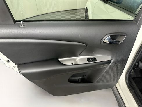 Used 2018 Dodge Journey SE w/ Popular Equipment Group FWD image 22