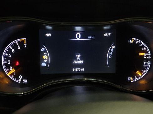 Used 2019 Jeep Grand Cherokee Laredo AWD/4WD image 23