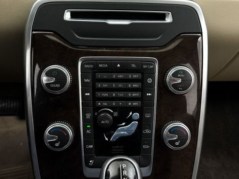 Used 2016 Volvo XC70 T5 Premier w/ Convenience Package image 17