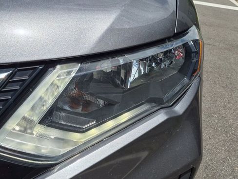 Used 2018 Nissan Rogue SV image 6