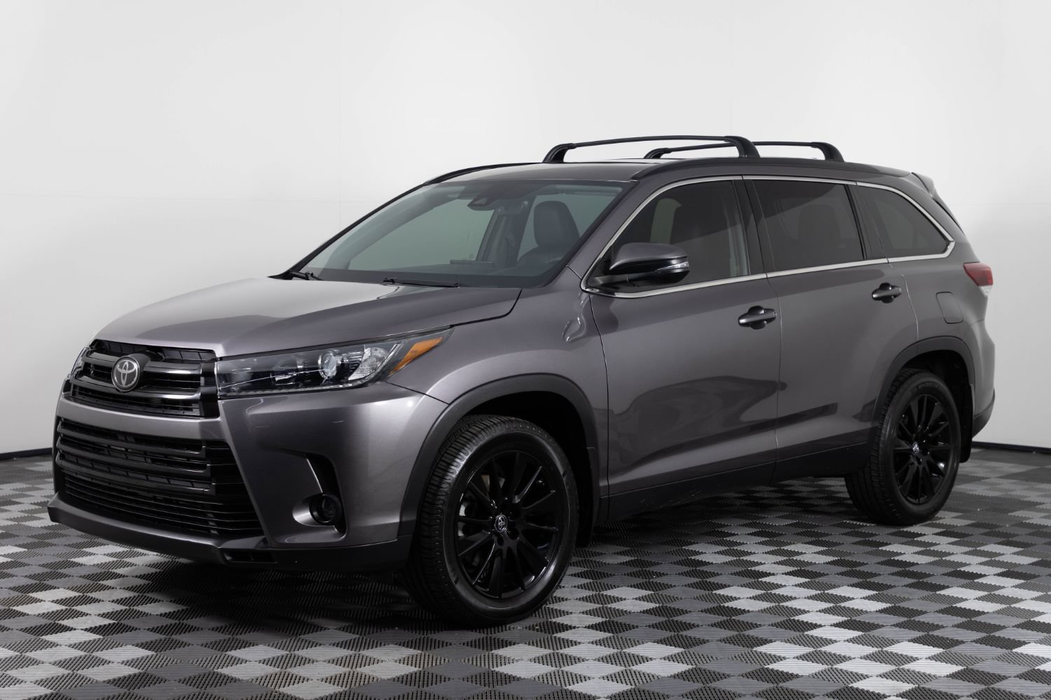 Used 2019 Toyota Highlander SE AWD/4WD image 1