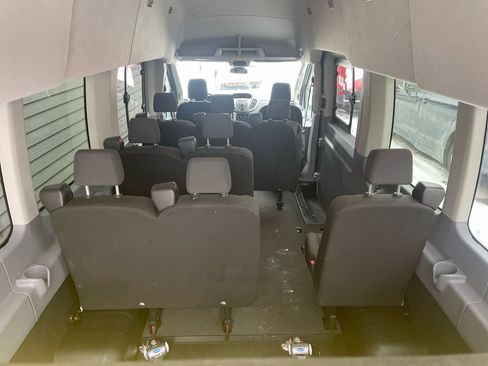 Used 2018 Ford Transit 350 XL image 4