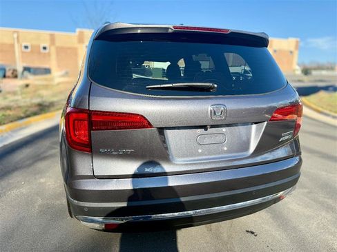Used 2018 Honda Pilot Touring image 8