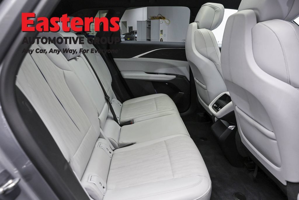 Used 2024 Cadillac Lyriq Luxury RWD image 25