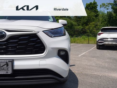 Used 2023 Toyota Highlander XLE AWD/4WD image 15