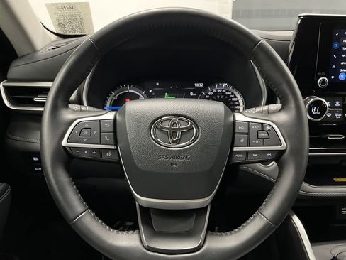 Used 2024 Toyota Highlander XLE image 17