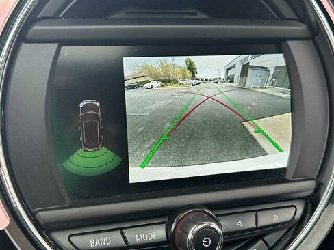 Used 2019 MINI Cooper 4-Door Hardtop w/ Premium Package image 21