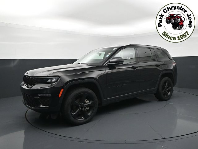 Used 2023 Jeep Grand Cherokee Limited w/ Black Appearance Package AWD/4WD image 2