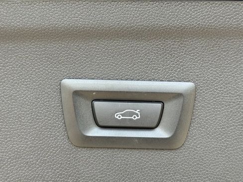 Used 2025 BMW iX xDrive50 w/ Premium Package image 16