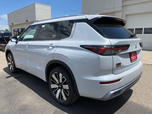 New 2025 Mitsubishi Outlander SEL image 3