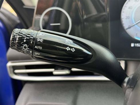 Used 2023 Hyundai Elantra Limited w/ Winter Weather Package image 23