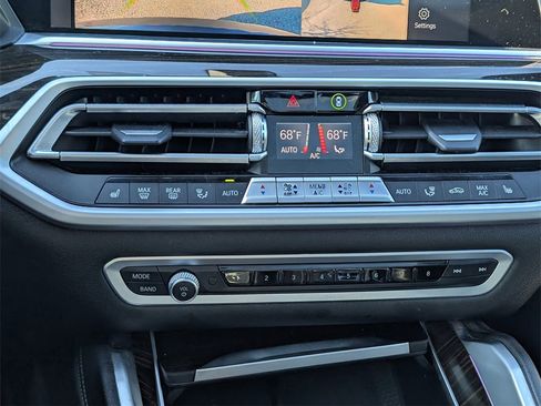 Used 2021 BMW X6 xDrive40i w/ M Sport Package image 28