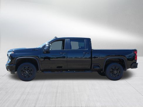 Used 2024 Chevrolet Silverado 2500 LT w/ Midnight Edition AWD/4WD image 4