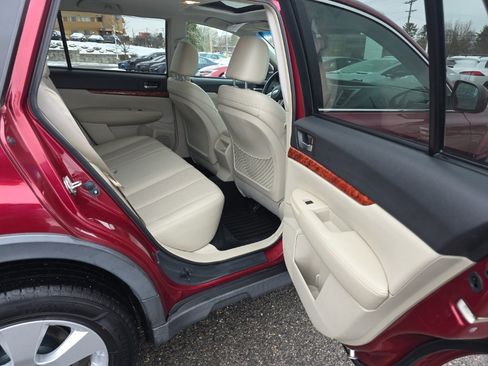 Used 2011 Subaru Outback 2.5i Limited image 9