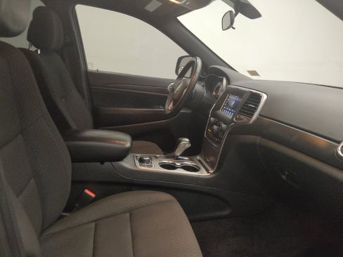 Used 2018 Jeep Grand Cherokee Laredo AWD/4WD image 21