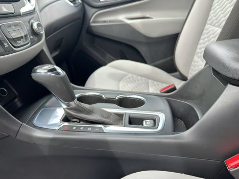 Used 2020 Chevrolet Equinox LS w/ LS Convenience Package FWD image 15