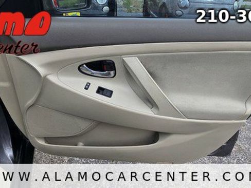 Used 2009 Toyota Camry LE FWD image 18