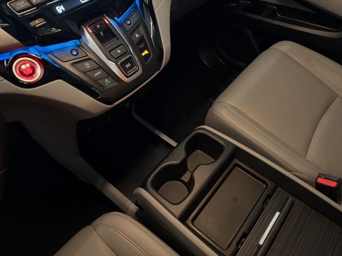 Used 2023 Honda Odyssey Touring image 16