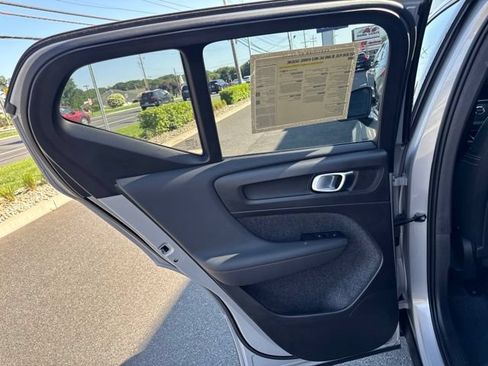 Certified 2025 Volvo XC40 B5 Plus AWD/4WD image 16