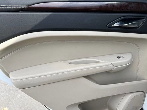 Used 2011 Cadillac SRX Luxury FWD image 12