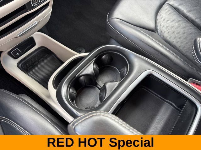 Used 2023 Chrysler Pacifica Touring-L FWD image 25