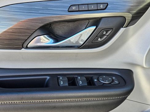 Certified 2024 GMC Terrain SLT image 11