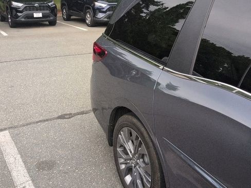 Used 2025 Honda Odyssey Touring image 13