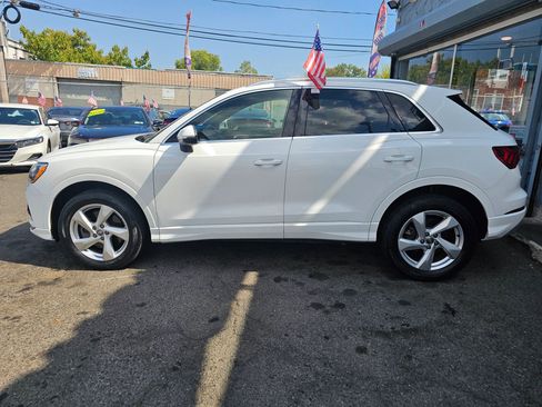 Used 2020 Audi Q3 2.0T Premium w/ Convenience Package image 2