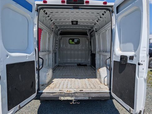 Used 2024 RAM ProMaster 2500 w/ Convenience Group FWD image 12
