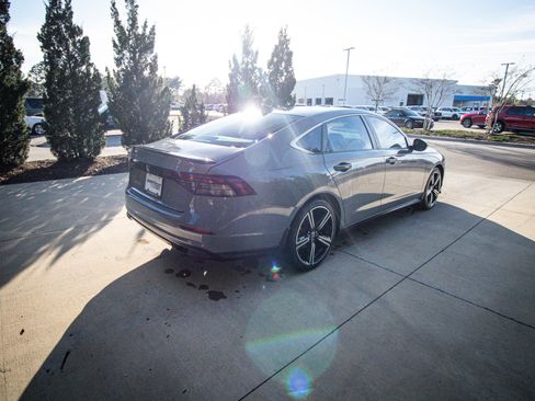 Used 2023 Honda Accord Sport image 11