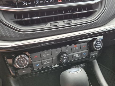 New 2026 Jeep Compass Trailhawk w/ Sun, Sound & Navigation Group AWD/4WD image 14
