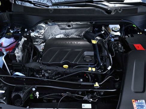 New 2026 Chevrolet Trax LT w/ Sunroof Package FWD image 25