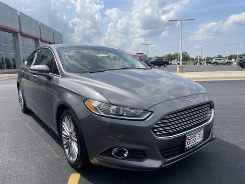 Used 2014 Ford Fusion SE w/ Equipment Group 202A FWD image 10