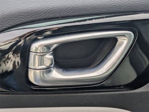 Used 2024 Jeep Compass Limited image 13