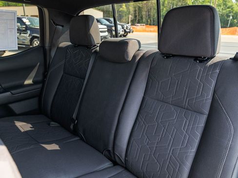 Used 2018 Toyota Tacoma TRD Off-Road AWD/4WD image 22