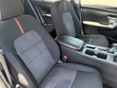 Used 2025 Nissan Sentra SR FWD image 9