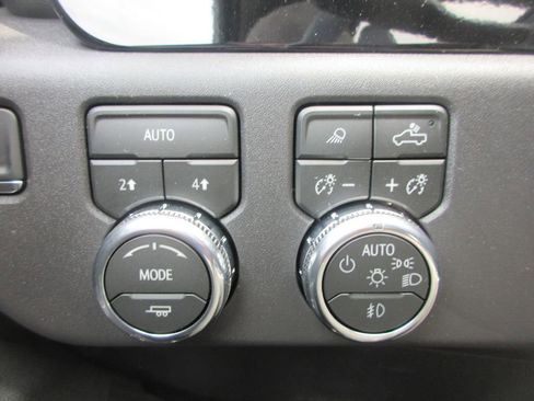 New 2026 GMC Sierra 1500 SLT AWD/4WD image 17
