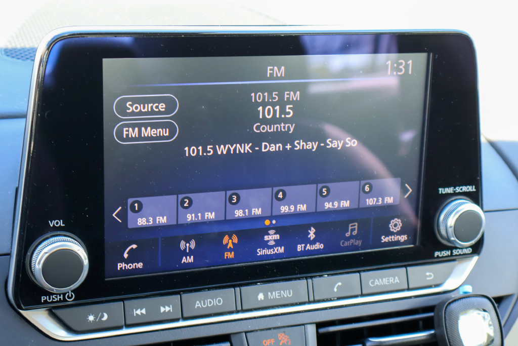 Used 2025 Nissan Altima 2.5 SV FWD image 3