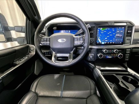 Used 2025 Ford F250 Platinum AWD/4WD image 4