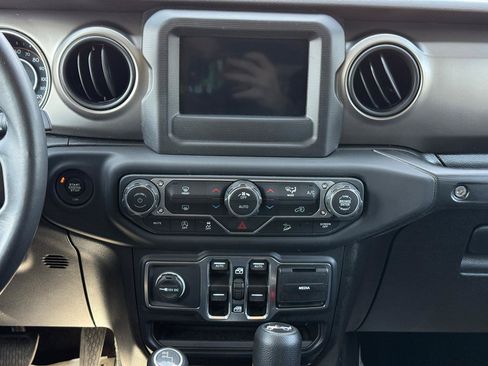 Used 2019 Jeep Wrangler Unlimited Sport S AWD/4WD image 22