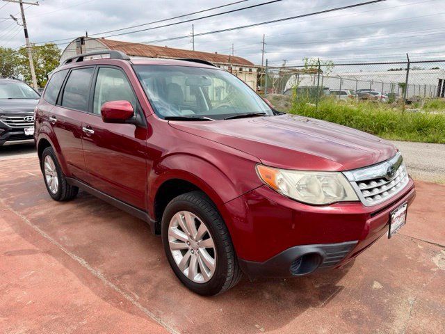 Used 2013 Subaru Forester 2.5X Premium w/ Popular Pkg 1 AWD/4WD image 3
