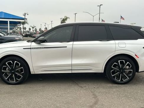 Used 2024 Lincoln Nautilus Reserve image 7