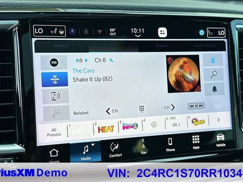 Used 2024 Chrysler Pacifica Premium FWD image 28