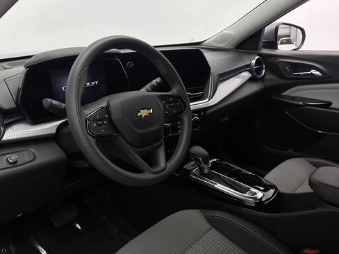 Used 2026 Chevrolet Trax LT FWD image 12