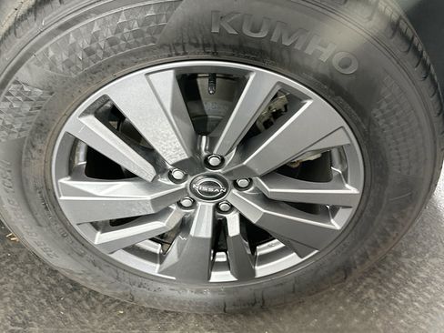 Used 2025 Nissan Pathfinder SV image 11