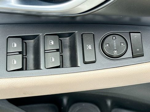 Used 2018 Hyundai Elantra GT image 17