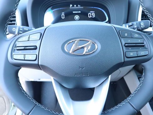 New 2026 Hyundai Venue SEL FWD image 9