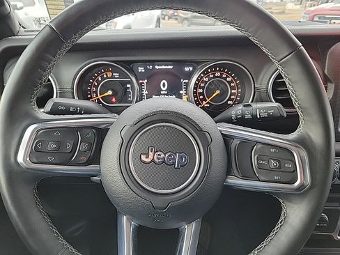 Used 2018 Jeep Wrangler Unlimited Sahara w/ Cold Weather Group image 10